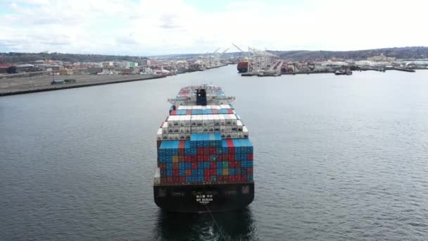 Cinematische Drone Schot Van Vrachtschip Aankomen Haven Van Seattle Met — Stockvideo