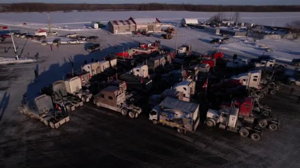 Freedom Convoy 2022 Llegando Punto Reunión Vankleek Hill Ontario Enero — Vídeo de stock