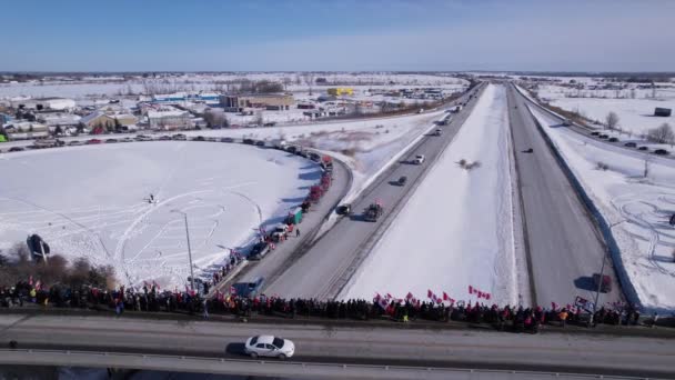 Freedom Rally 2022 Fährt Auf Dem Weg Nach Ottawa Unterstützern — Stockvideo