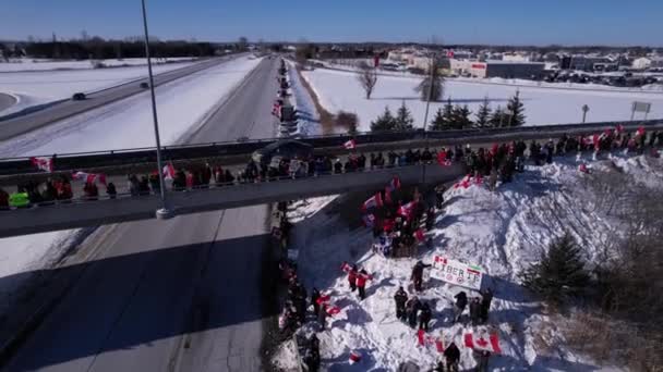 Freedom Rally 2022 Pasa Por Delante Los Partidarios Que Protestan — Vídeos de Stock