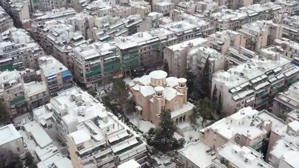 Aerial Pullback Upward Aghia Zoni Православна Церква Покрита Снігом Взимку — стокове відео