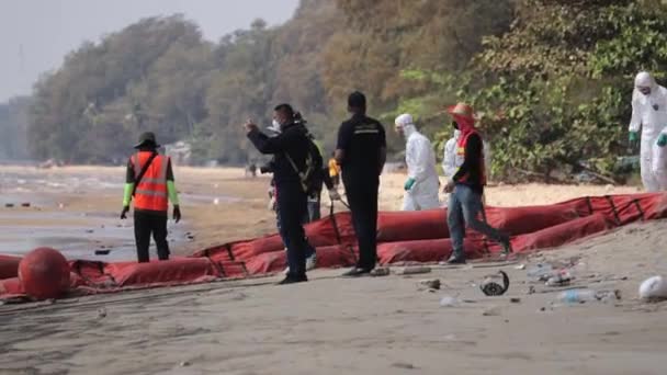 Oil Spill Rayong Thajsko Námořnictvo Sprc Pracovníci Ochranných Oblecích Použitý — Stock video
