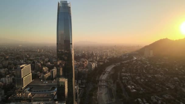 Luftbilde Gran Torre Santiago Skyskraper Som Avslører San Cristobal Åsen – stockvideo