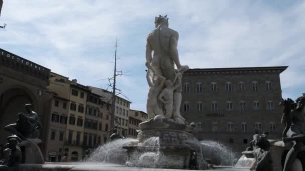 フィレンツェの後ろからミケランジェロのダビデ像の見事な彫刻 — ストック動画