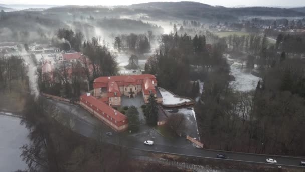 Ködös Reggel Kastélyban Zamek Stirin Tónál Cseh Köztársaság Légierő Shot — Stock videók