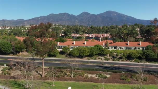 Letecký Pohled Prázdnou Dlážděnou Silnici Mission Viejo Kalifornie — Stock video