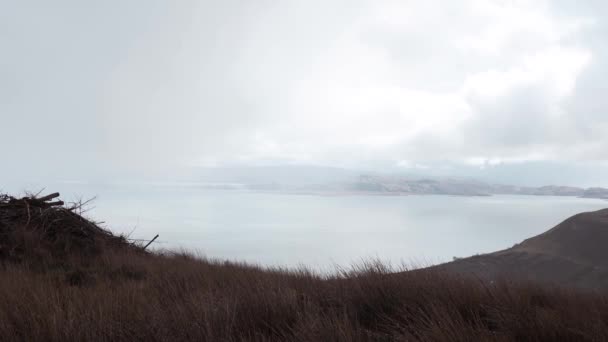 Skye Adası Ndaki Man Storr Uzak Köşesinde Altında Sisli Bir — Stok video