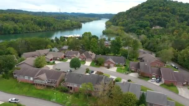 Drone Voando Sobre Bairro Perto Lago Melton Oak Ridge Tennessee — Vídeo de Stock