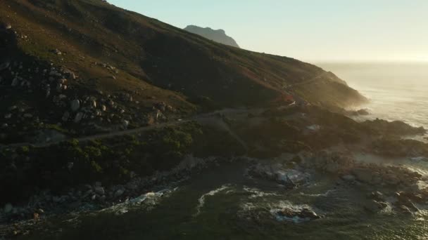 Flying Victoria Road Vehicles Traveling Oudekraal Beach Kapské Město Jihoafrická — Stock video