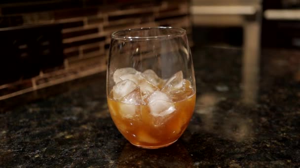 Close Shot Pouring Cola Ice Cubes Close Brown Wall Background — Vídeo de Stock