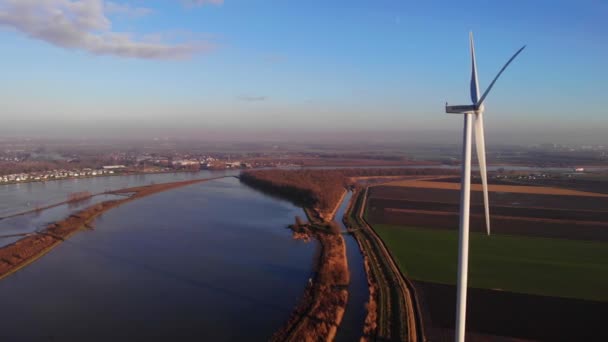Hollanda Daki Oude Maas Yanındaki Dev Rüzgar Türbininin Hava Görüntüsü — Stok video