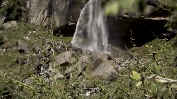 Величезні Красиві Джогіні Падають Веселкою Маналі Хімачал Прадеш — стокове відео