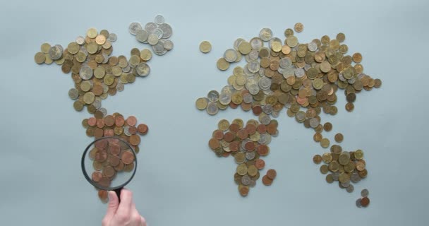 Wereldwijde Geldkaart Wereld Kaart Gemaakt Van Geld Munten Geïsoleerd Witte — Stockvideo