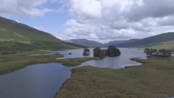Emelkedő Légi Felvétel Felett Loch Ossian Rannoch Moor — Stock videók