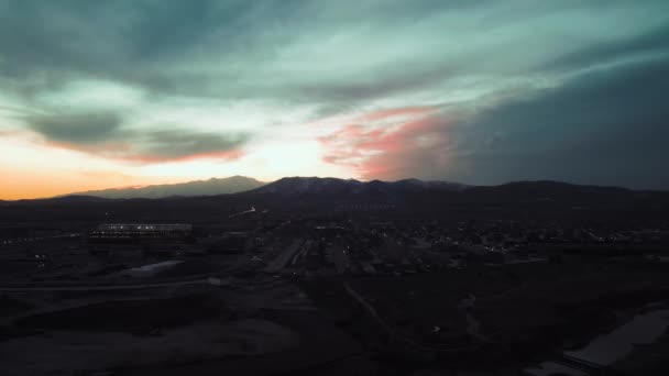 Naplemente Egy Hegy Völgy Külvárosában Lehi Utah Dinamikus Légi Kilátás — Stock videók