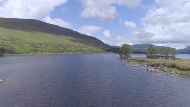 Low Aerial Push Shot Loch Ossian Rannoch Moor — Stock Video