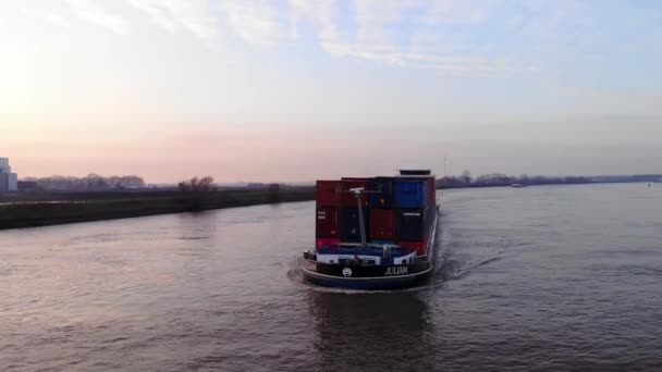 Parallaxe Aérienne Autour Avant Juliam Cargo Ship Long Oude Maas — Video