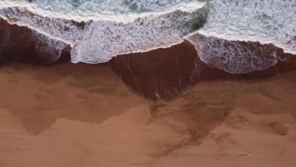 Vlny Indického Oceánu Narážející Pláž Illovo Jižní Africe Stoupající Shora — Stock video