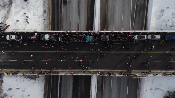 Gente Reúne Puente Para Convoy Libertad 2022 Fps — Vídeos de Stock