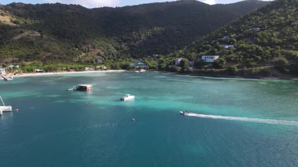 Diportisti Delizia Gommone Eccesso Velocità Nelle Splendide Acque Turchesi Del — Video Stock