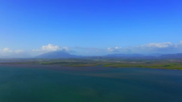 Krásný Dron Záběr Tropického Ostrova Během Dne Kamera Vznáší Pohybuje — Stock video