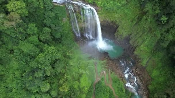 Luftaufnahme Des Eco Chontales Wasserfalls Der Einen Felsigen Natürlichen Teich — Stockvideo