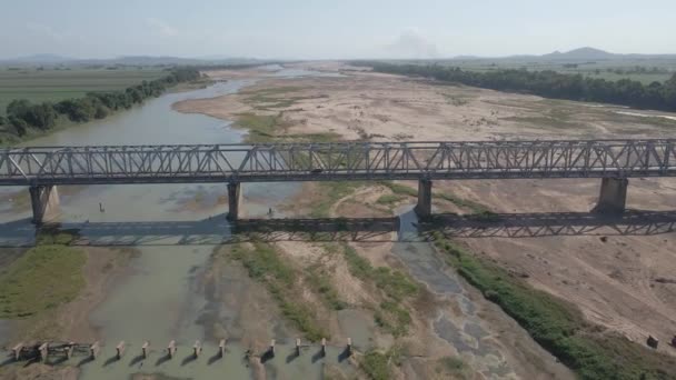 Burdekin Bridge Drought River Extremo Norte Queensland Austrália Recuo Aéreo — Vídeo de Stock