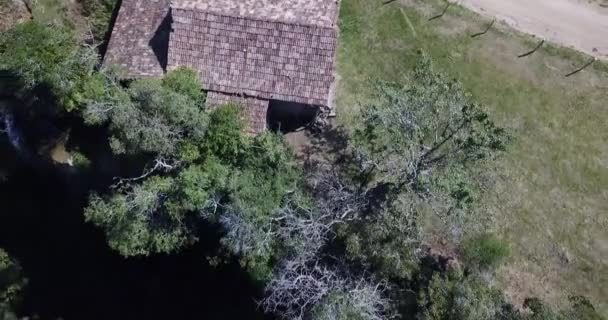 Imagens Drones Uma Bela Paisagem Perto Desfiladeiro Uma Cachoeira — Vídeo de Stock