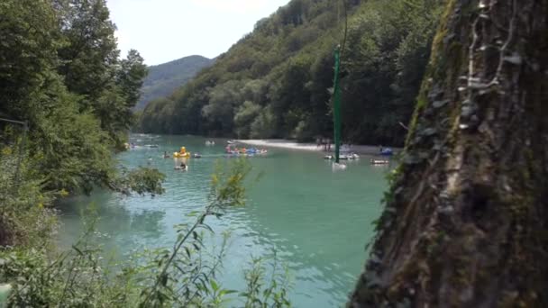 People Floating River Floaties Slowmotion Sunny Summer Day — Stock Video