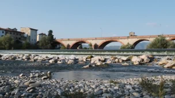 Schöne Aussicht Auf Ponte San Quirico Und Den Fluss Serchio — Stockvideo