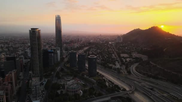 Caminhão Aéreo Direito Arranha Céus Modernos Sanhattan Perto San Cristobal — Vídeo de Stock