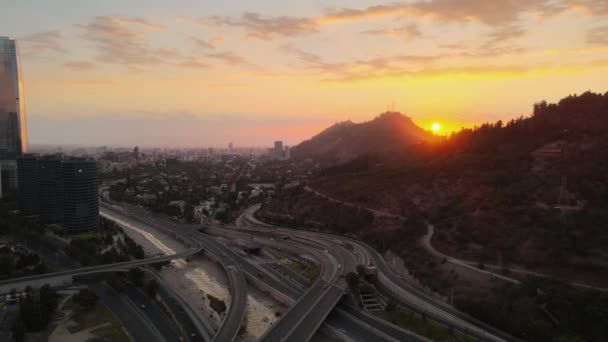 Aerial Parallax San Cristobal Hill Traffic Highway Sanhattan Area Sunset — Stock Video