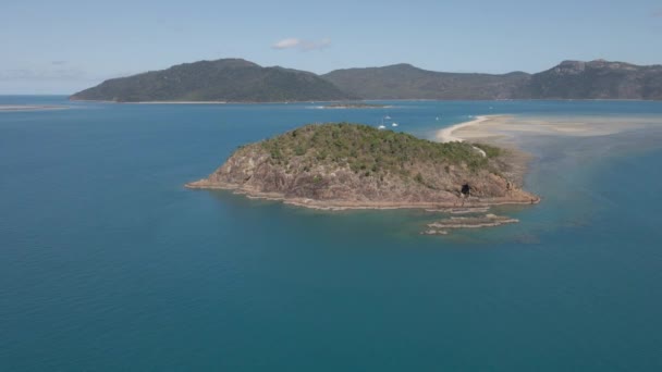 Vista Volo Uccello Langford Island Calm Blue Sea Whitsunday Island — Video Stock