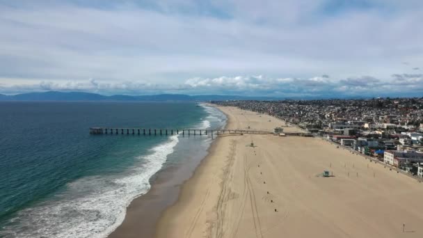 美国加利福尼亚赫摩沙海滨码头 风景秀丽 加州因Covid海滩关闭而空旷的海滩 广域网 — 图库视频影像
