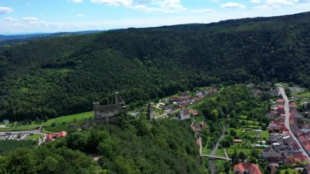 Letecký Pohled Hrad Zřícenina Senftenbergu Obklopený Zelenými Horami Během Slunečního — Stock video