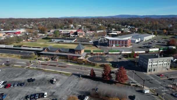 Bristol Historisk Tågstation Och Slogan Sign State Street Mellan Tennessee — Stockvideo