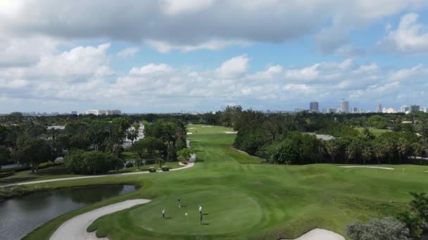 Vista Aérea Miami Beach Gold Club Green Lawn Lake Bayshore — Vídeo de Stock