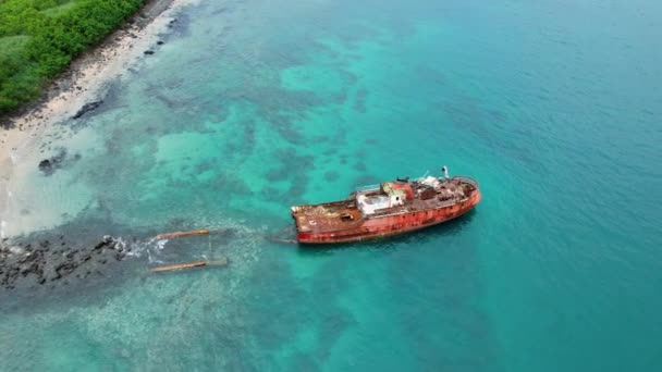 Aerial View Shipwreck Shallow Turquoise Waters West Africa Orbit Drone — Stock Video