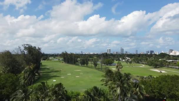 Поле Гольф Клуба Miami Beach Бейшор Флорида Сша Вид Воздуха — стоковое видео