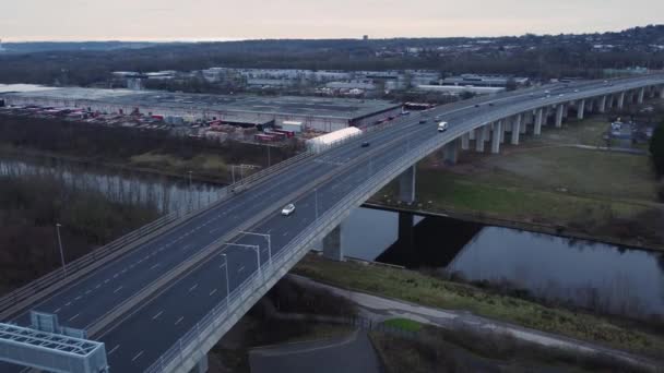 Mersey Geçidi Geçidi Köprüsü Karayolu Trafiği Nehir Kıyısı Hava Manzarası — Stok video