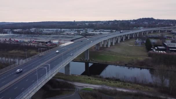 Mersey Brána Mýtné Most Dálnice Provoz Přes Řeku Ústí Aerial — Stock video