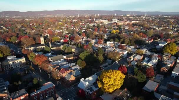 Frederick Maryland Usa Den Güneşli Sonbahar Günü Mahallesinin Hava Görüntüsü — Stok video