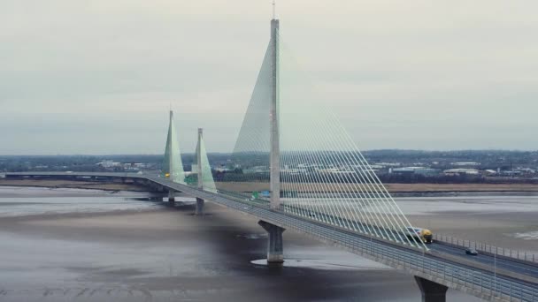 Luftbild Mersey Gateway Seil Blieb Mautbrücke Verkehr Über Den Fluss — Stockvideo