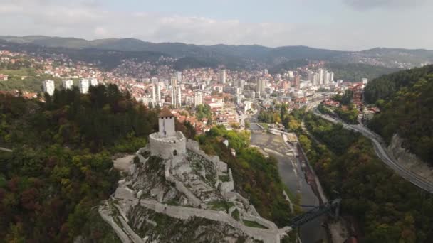 Ужице Сербия Вид Воздуха Средневековую Крепость Долину Города Солнечный День — стоковое видео