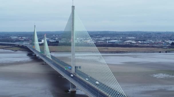 Vue Aérienne Mersey Gateway Câble Suspendu Péage Pont Circulation Traversant — Video