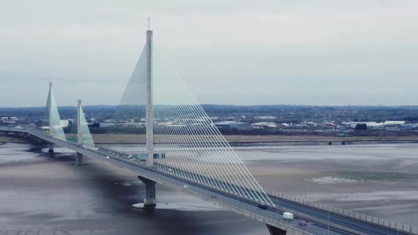 Vista Aérea Mersey Gateway Cable Quedó Peaje Puente Tráfico Cruzar — Vídeo de stock