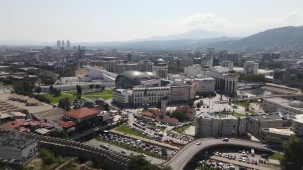 Vista Aérea Skopje Macedônia Norte Traffic Jam Downtown Buildings Museus — Vídeo de Stock