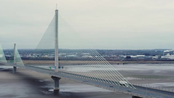 Luftbild Mersey Gateway Seil Blieb Mautbrücke Verkehr Über Den Fluss — Stockvideo