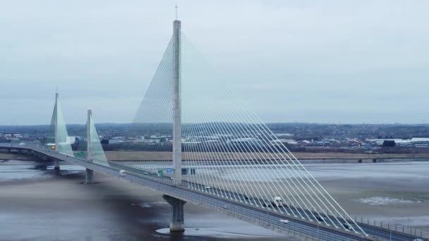 Vista Aérea Cabo Mersey Gateway Ficou Pedágio Ponte Tráfego Cruzando — Vídeo de Stock