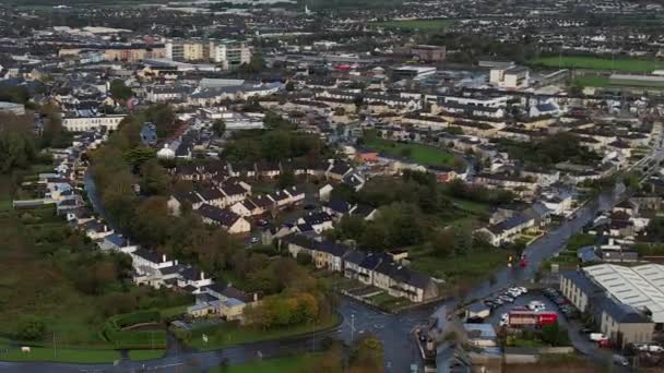 Tralee Town Ierland Luchtfoto Van Gebouwen Straten Groen Landschap Het — Stockvideo